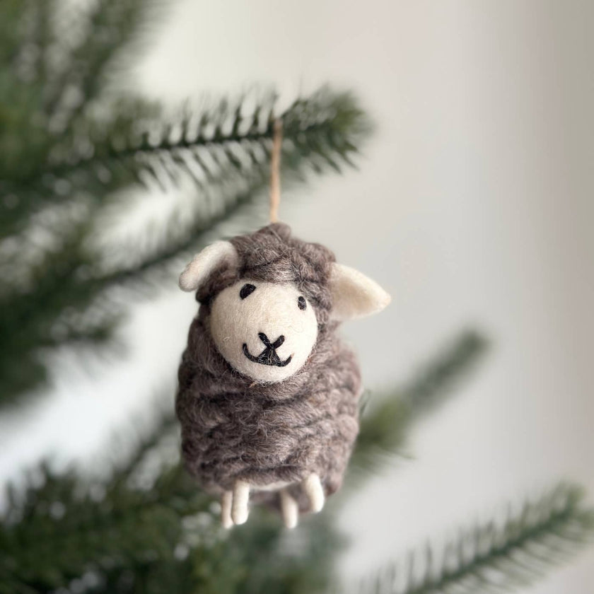 Decorative sheep ornament 