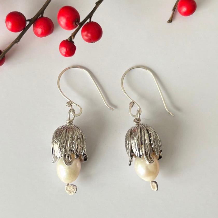 handmade freshwater pearl flower earrings