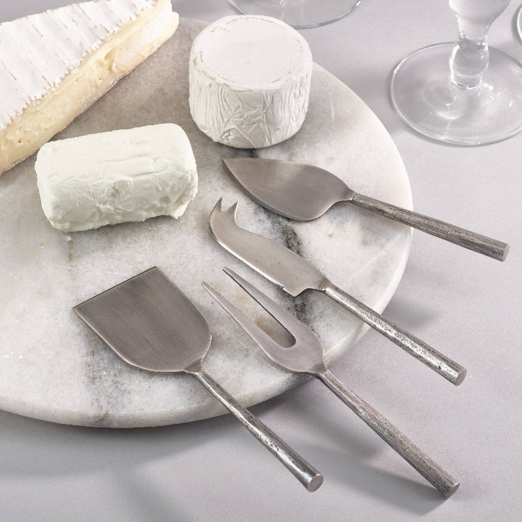 Set of cheese knives 